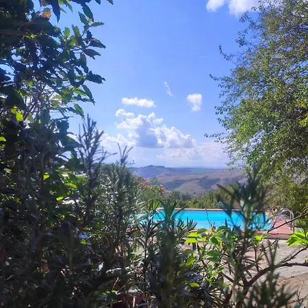 Podere Rinascidentro Bed & Breakfast